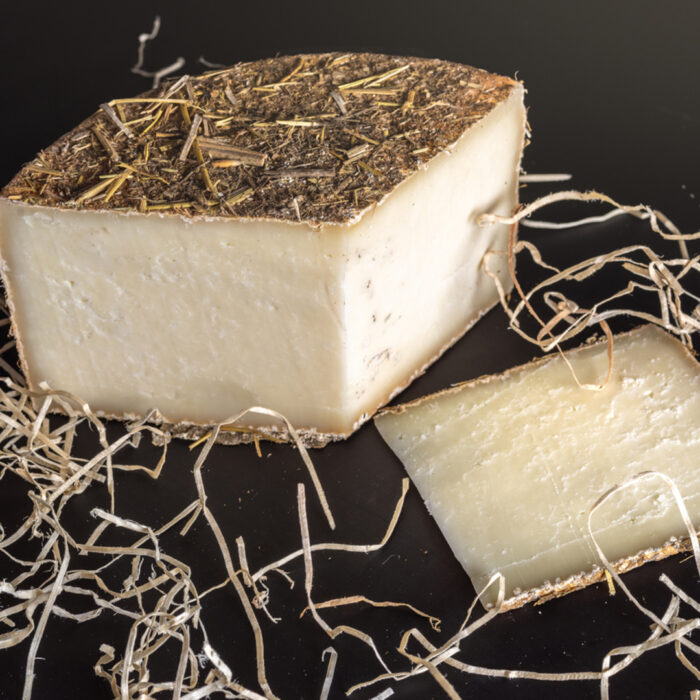 Pecorino affinato nel fieno - immagine 1